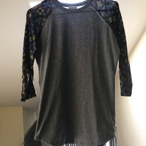 Women’s shirt, size XS